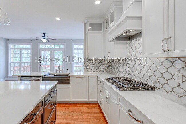 Building Photo - 2041 Jadewood Dr