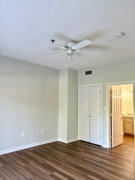 2nd Bedroom w/Double Closets - 100 Sunset Blvd