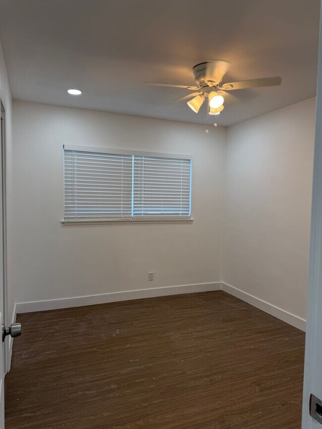 Building Photo - Garden Grove Home