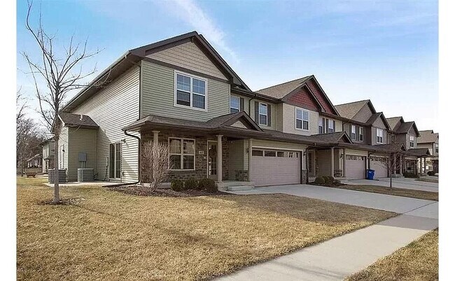Building Photo - 456 Churchill Dr
