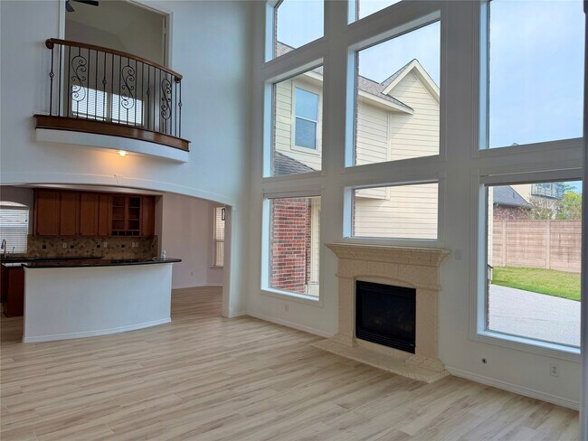 Building Photo - 16406 Lakewood Field Dr