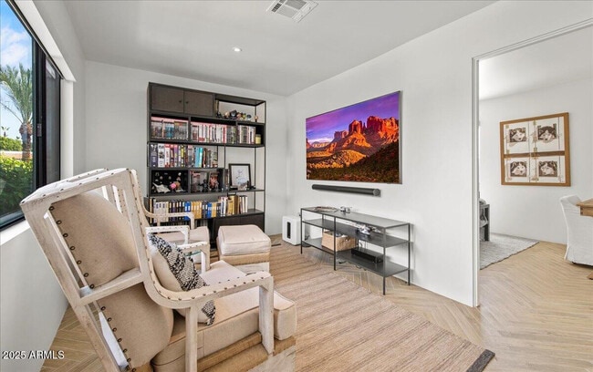 Building Photo - 4843 N 72nd Way