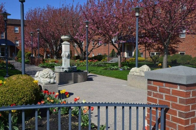 Building Photo - 1901 Hartranft St