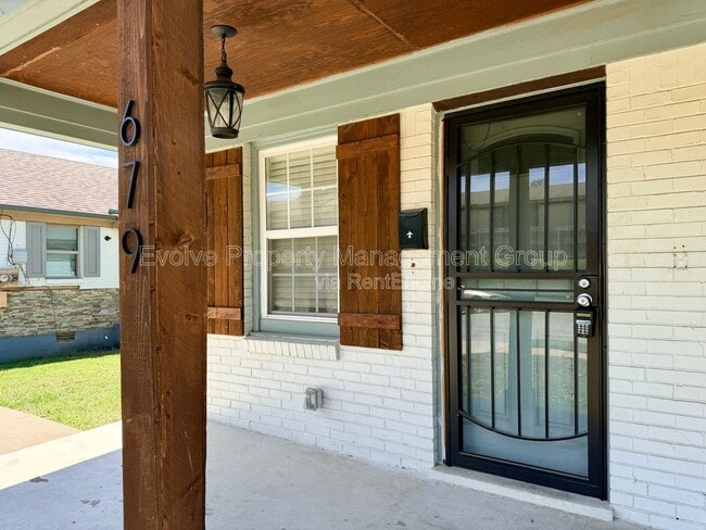 Building Photo - 679 Harrell St