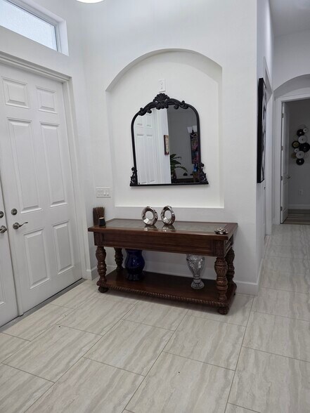 Building Photo - 5224 SW 27th Pl