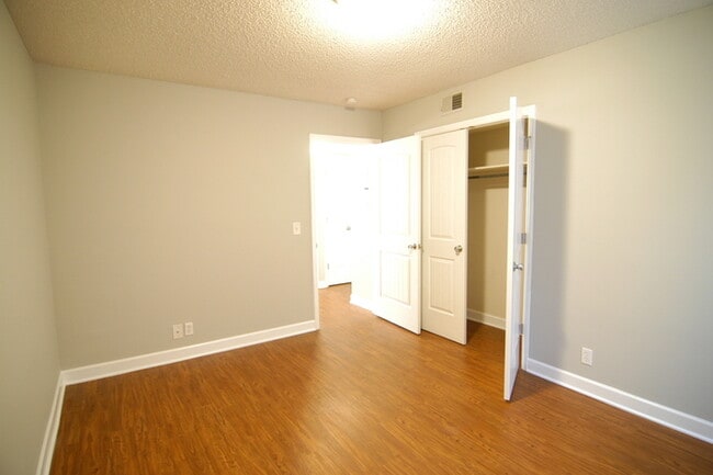 Building Photo - Inglewood Duplex Available Now!