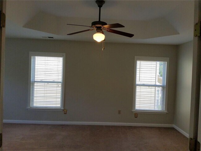 Building Photo - 807 Slope Creek Way