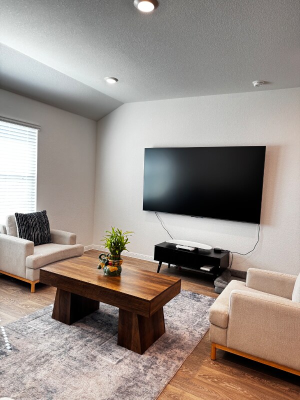 Building Photo - 256 Las Lomas Dr