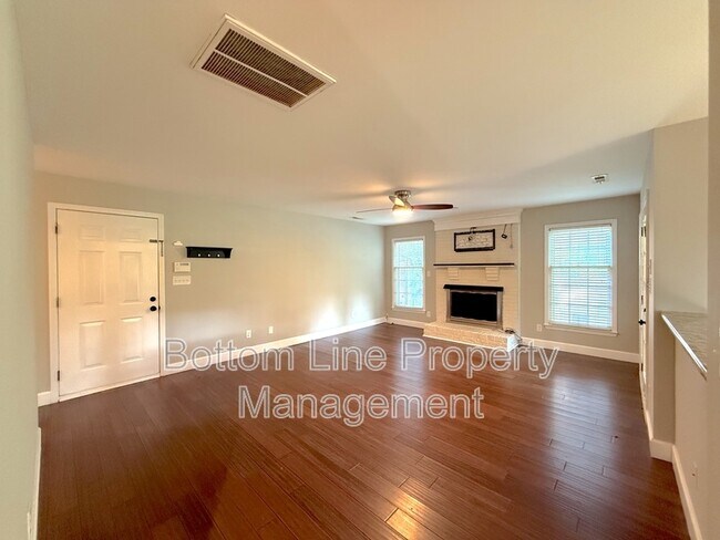 Building Photo - 2321 Heathershire Ln