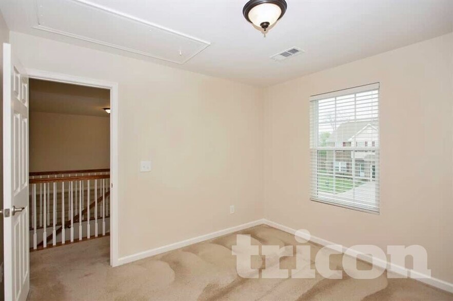 Building Photo - 2037 Silverton Cir