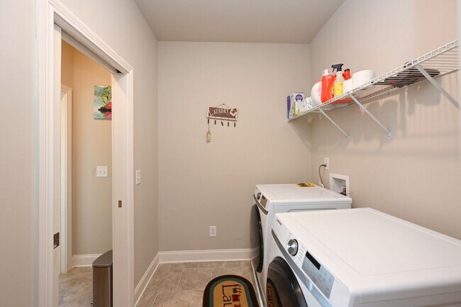 Building Photo - **2019-BUILT EXECUTIVE HOME IN A CUL-DE-SA...