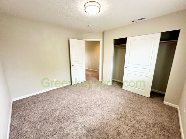 Building Photo - Gorgeous 3-Bedroom 2.5-Bathroom House with...