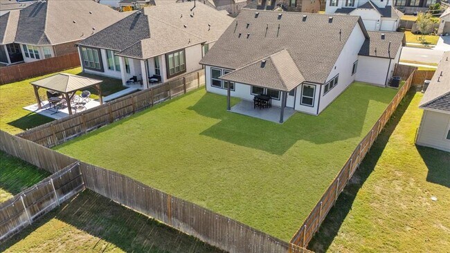 Building Photo - 908 Knowles Dr