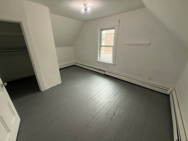 Building Photo - 509 Medford St