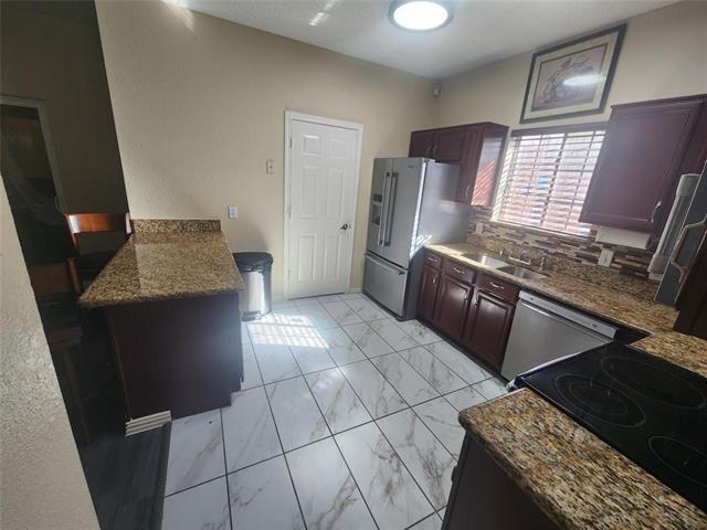 Building Photo - 1416 Poplar Dr