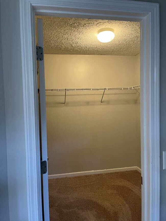 Building Photo - "Spacious 3-Bedroom Townhouse Retreat with Fireplace & Hardwood Floors in Antioch!"