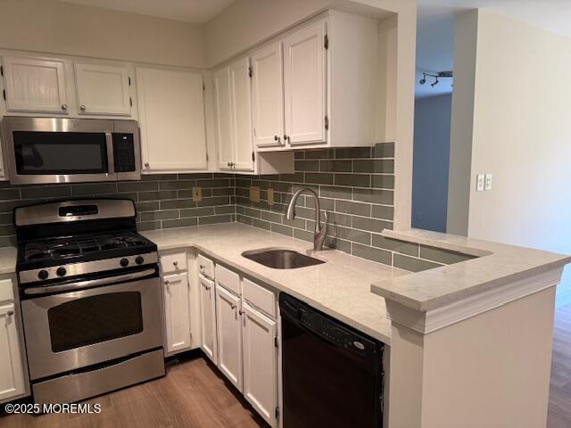 Building Photo - 975 Lily Ct