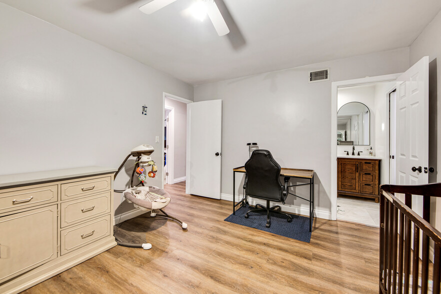 Adjoining bath for 2d suite - 6908 Royer Ave