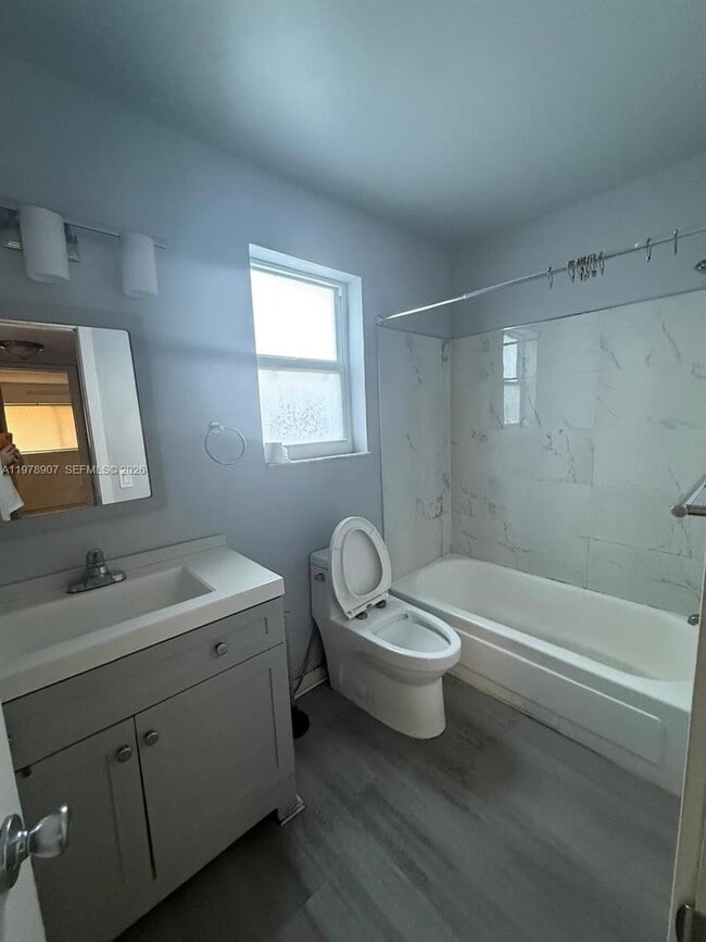 Building Photo - 2415 Lincoln St