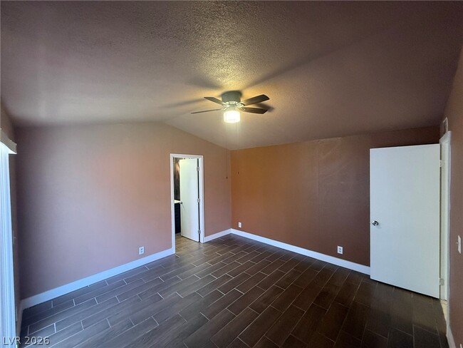 Building Photo - 5533 Wheatfield Dr