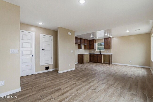 Building Photo - 6002 1/2 Pam McCall Drive Unit 6