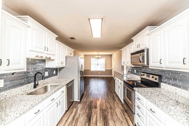 Building Photo - 443 Beverly Dr