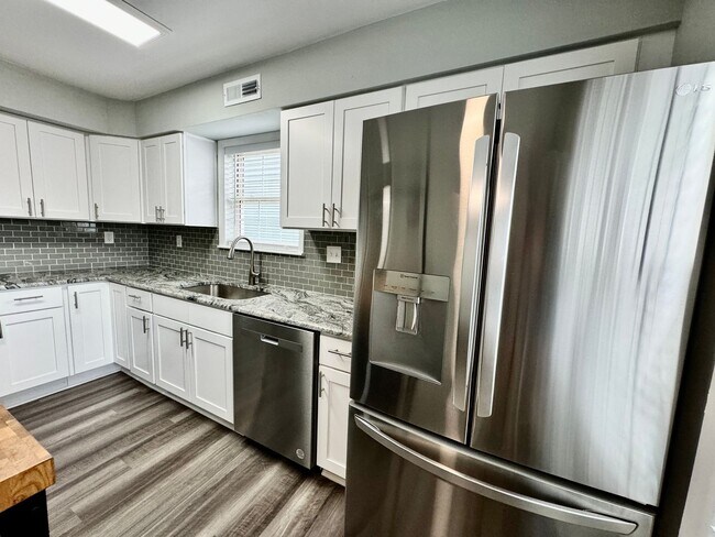 Building Photo - Updated & Ready For You On 12-05-25! A Pet-Friendly Home w/Attached Garage, All Appliances Convey...