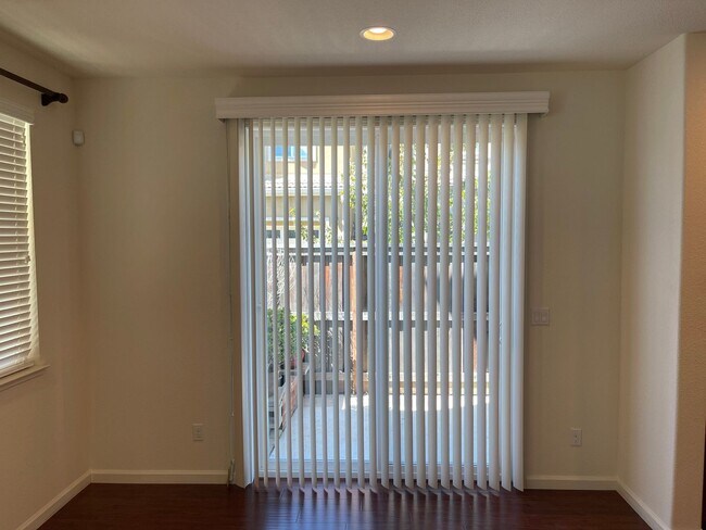 Building Photo - MODERN NEWER 3 BEDROOM 2 STORY FAIRFIELD *...