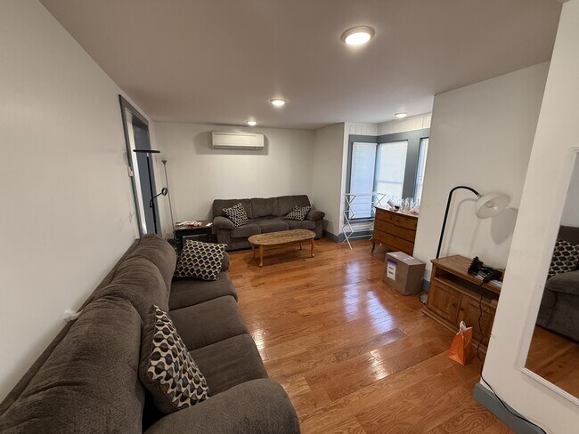 Building Photo - 413 S Aurora St