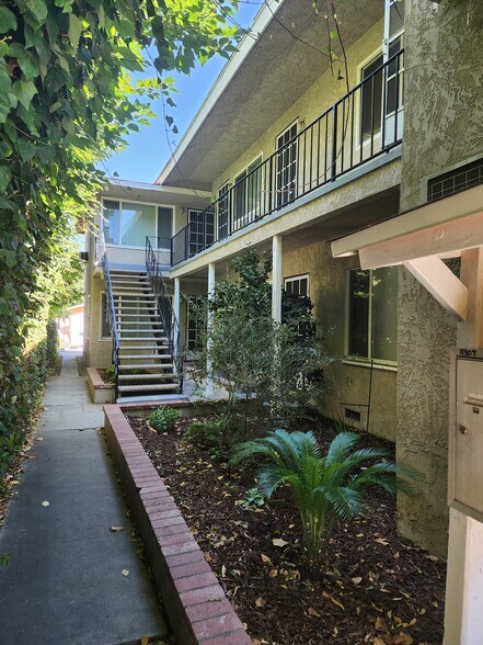 Building Photo - 11307 Miranda St