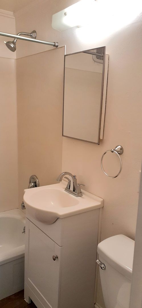Building Photo - 3Bd/1Ba Seattle House
