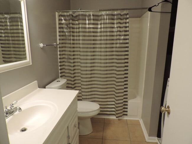 Building Photo - 8807_HUNTER_RIDGE