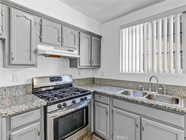 Building Photo - 151 E 95th St