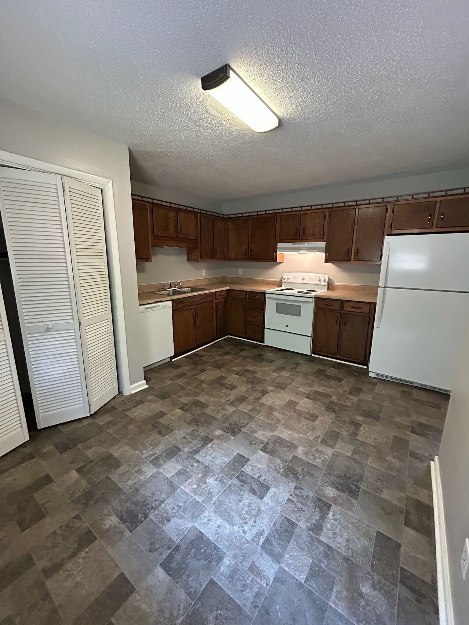 Building Photo - 406 Missionary Ave