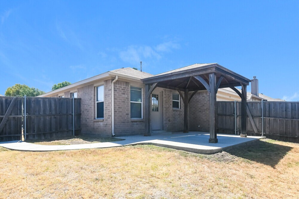 Building Photo - 1333 Fox Glenn