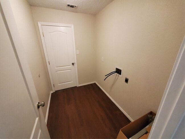 Building Photo - 4233 Fernleaf Dr