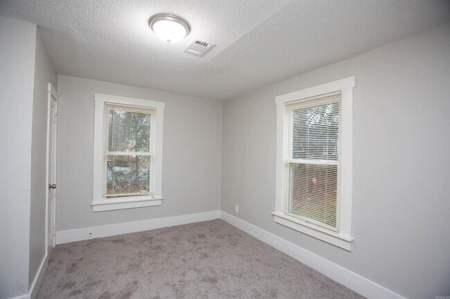 Building Photo - 2015 Franklin St