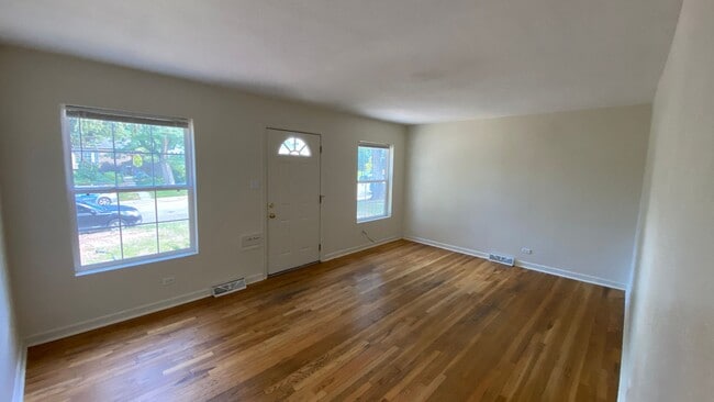 Building Photo - 4BD/1BA House with Fenced Yard – Walk to DU!