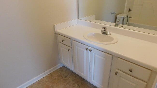 Building Photo - 206 Park Village Cir