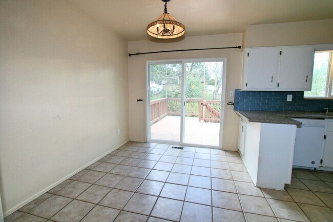 Building Photo - 3 Bedroom Split Level Home Available in South Colorado Springs!