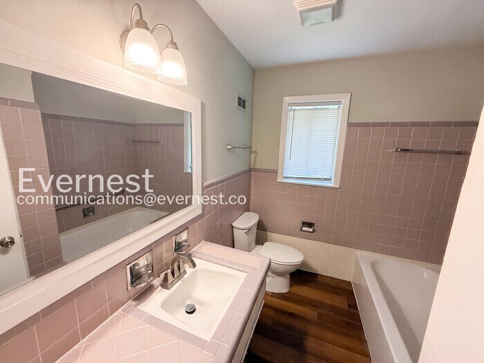 Building Photo - 9825 Maple Ln