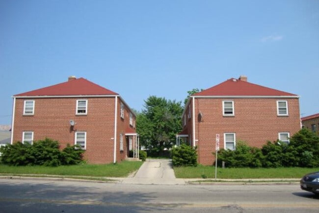 Building Photo - 2554 N Wauwatosa Ave