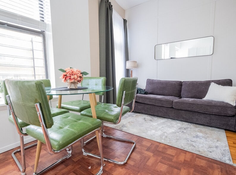 Building Photo - 240 W 112th St