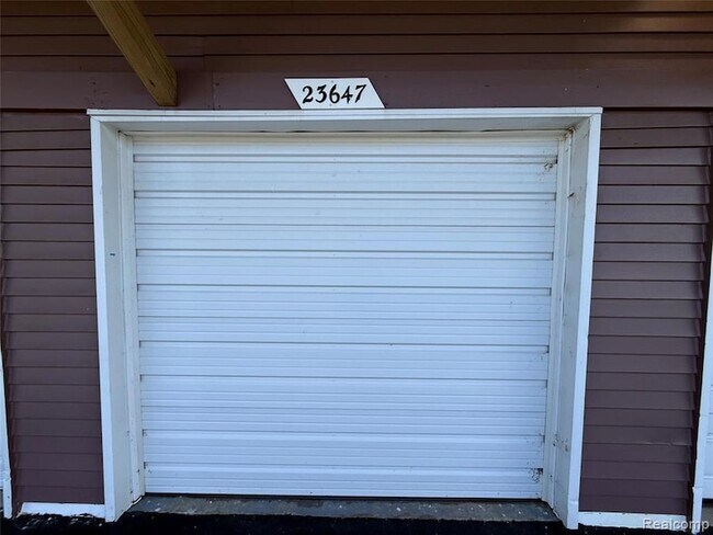 Building Photo - 23647 Stonehenge Blvd