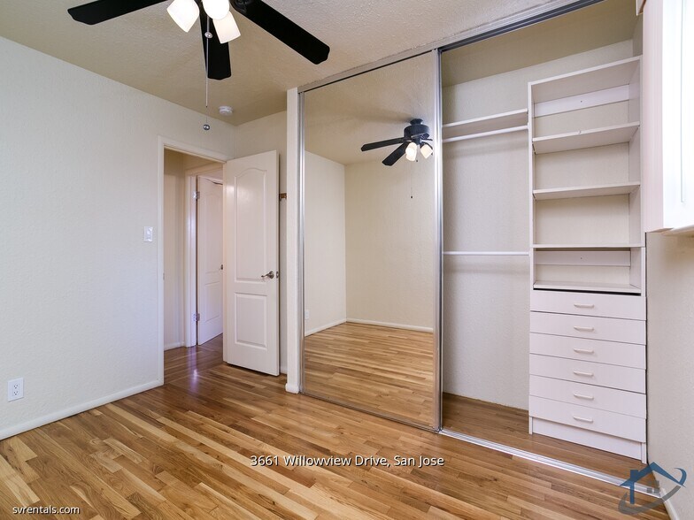 Building Photo - 3661 Willowview Dr