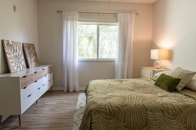 Building Photo - 360 Crestwood Cir