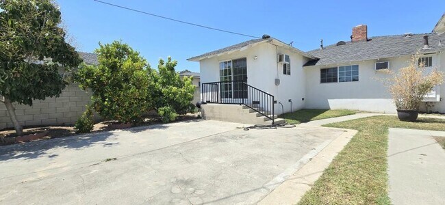 Building Photo - 9222 De Adalena St
