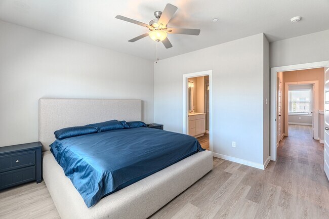 Building Photo - 494 S Centro Cir