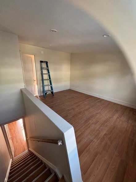 Room2 - 919 N 12th St