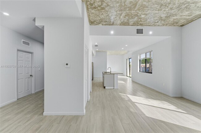 Building Photo - 1393 NW 31st St